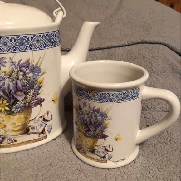 Hallmark Blue and White Floral Tea Set - Picture 4 of 8